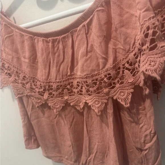2/$20
Streetwear Society Pink Women's Lace Trim Off-Shoulder Top Mean Girls - Picture 5 of 7